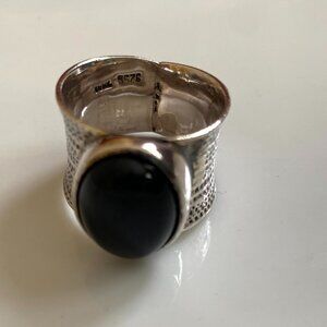 Chunky sterling silver onyx cabachon southwestern style ring, size 7, 11.6g.